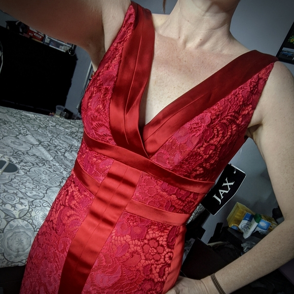Red Jax satin/lace/floral dress sz 2 - Picture 3 of 7